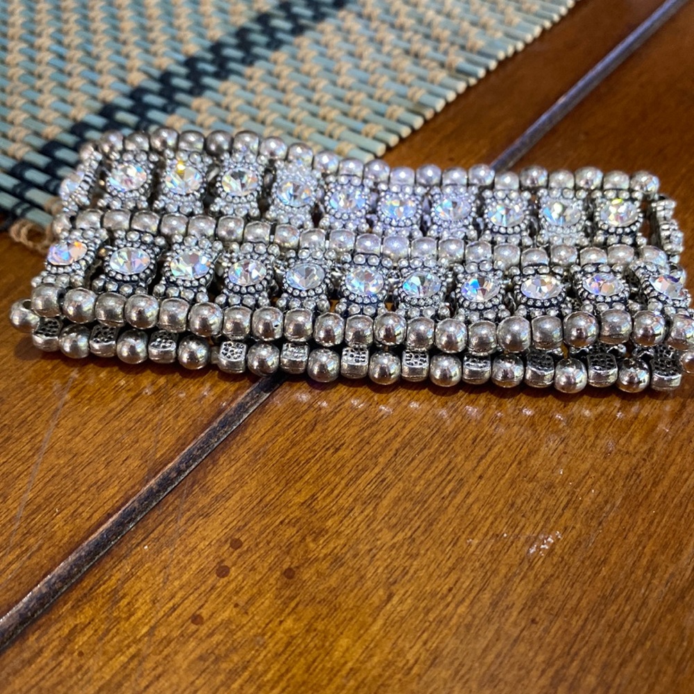 Beautiful cuff bracelet with loads of sparkle!  Jazz up any outfit!